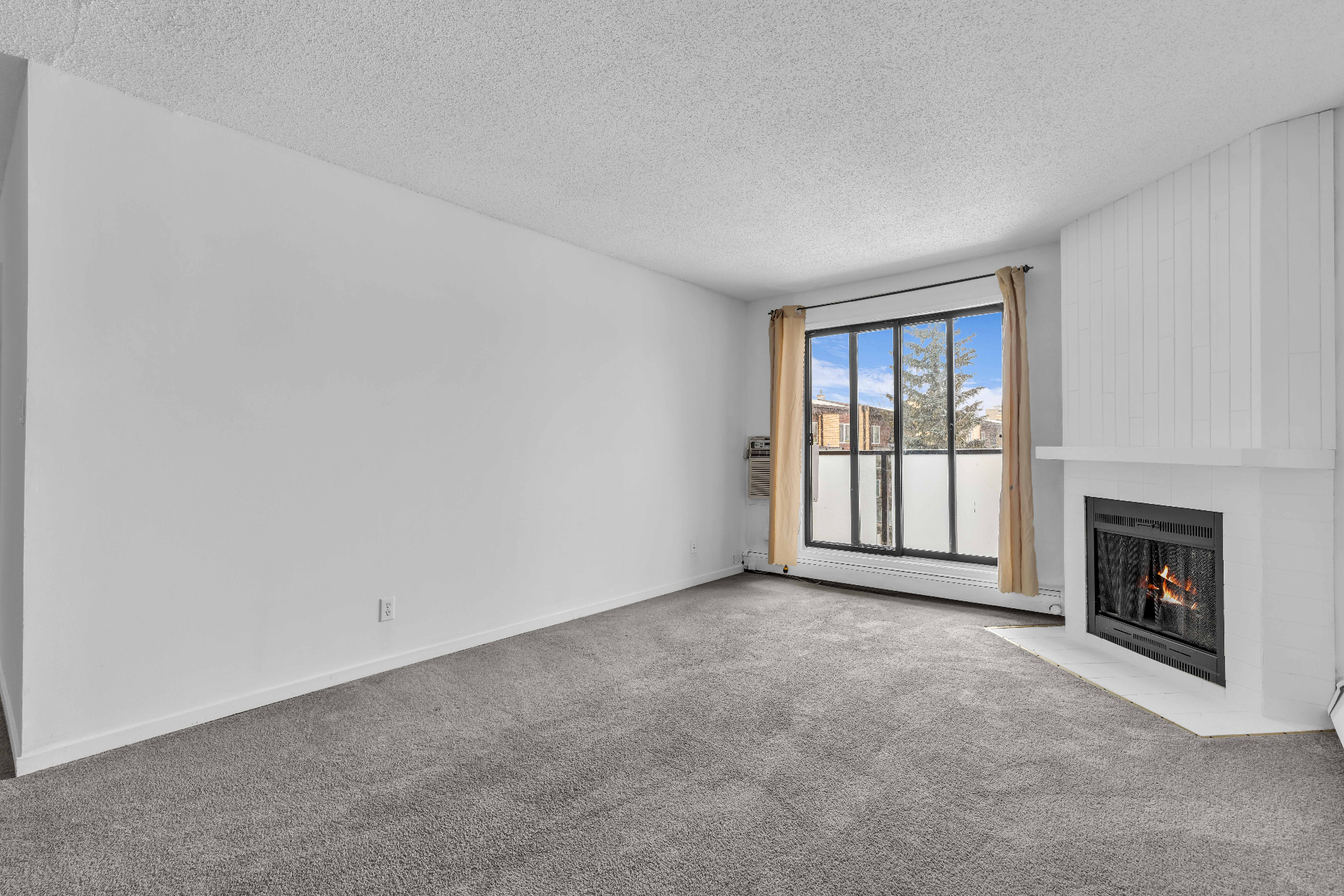 低价出售！Lakewood Civic Centre两房公寓出售·419 Tait Court # 301——林与唐地产 - 4